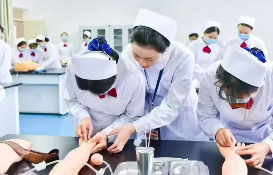 石家庄铁路职业高级技工学校护理专业介绍